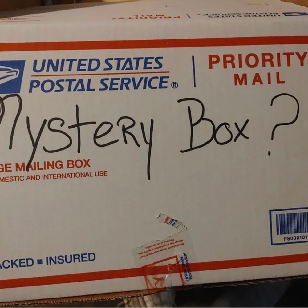 Mystery box guaranteed 20 items for a box of $20 items guaranteed worth more $20 - Picture 11 of 11